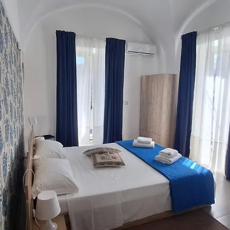 Проживание в семье Lilly House *
