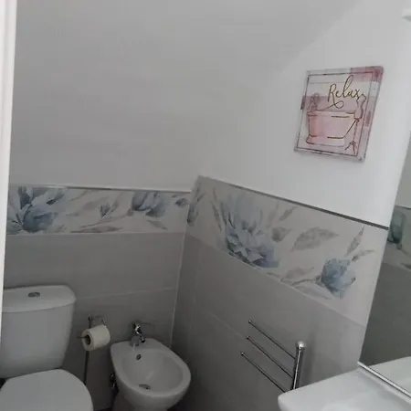 Lilly House Homestay *