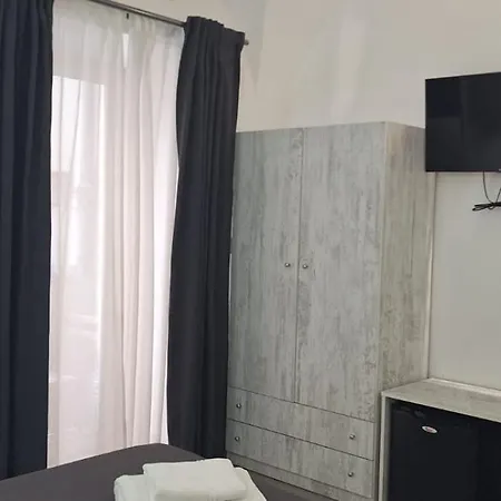 Lilly House كاتانيا